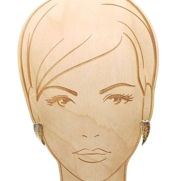 Vintage Hammered Golden Stylized Heart Earrings Artisan Metalwork - Picture 3 of 4